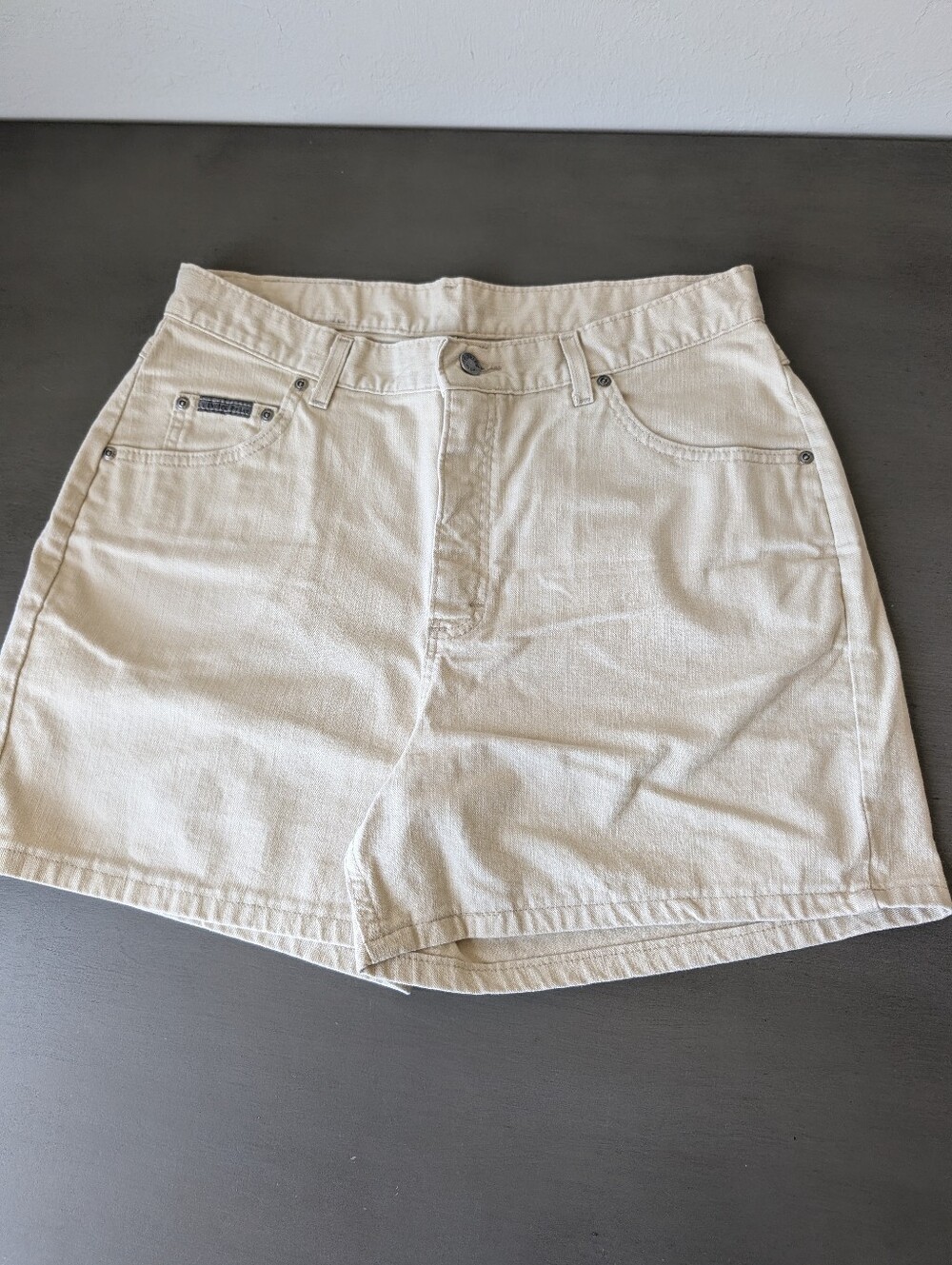 Vintage riveted Light Tan Brown by Lee high-waist Mom Denim shorts size 14